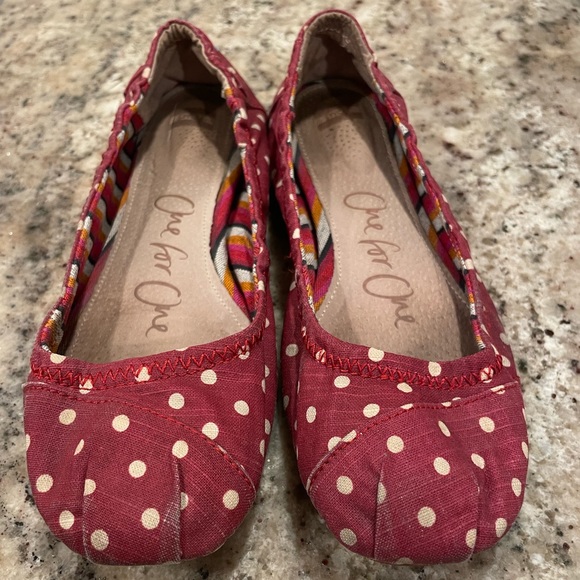 Red and White Polka-dot Tom’s Ballet Flats
Women’s Size 7 - Picture 2 of 2